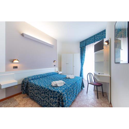 Hotel 2000