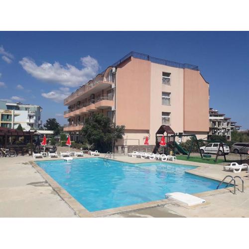 Hotel Black Sea - Breakfast, Pool & Free Parking