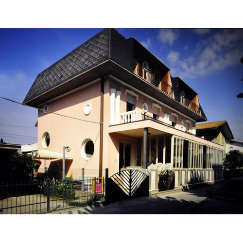 Hotel Cesari