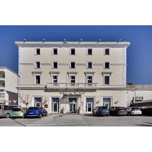 Hotel De La Ville