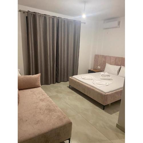 hOTEL EMILY,S