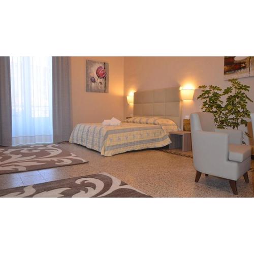 HOTEL ETNEA ROYAL SUITEs