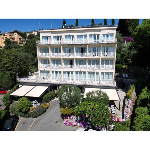 Hotel L\