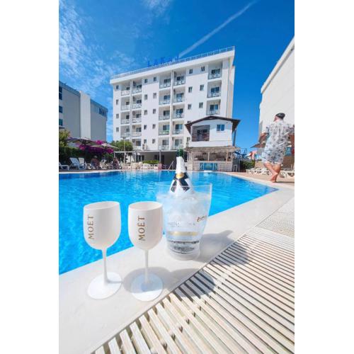 Hotel Lakaj