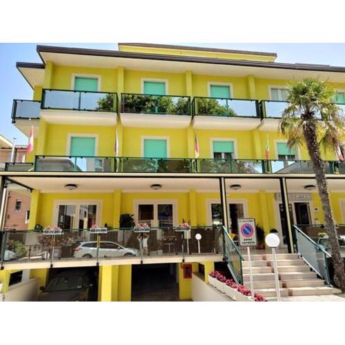 Hotel Mira