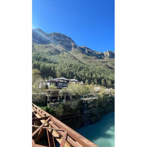 Hotel River