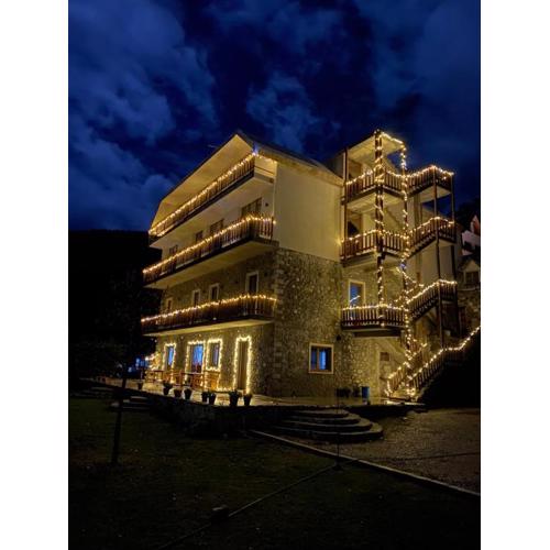 Hotel Vellezrit Guri
