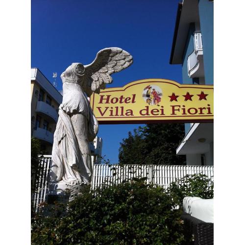 Hotel Villa dei Fiori - sul mare con piscina