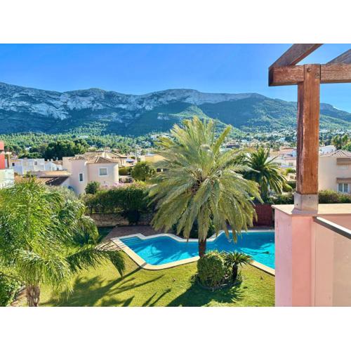 Hoteltype Penthouse 2 Beds, Parking, WIFI & pool Stunning Views