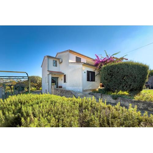 House for 12 people close to the sea