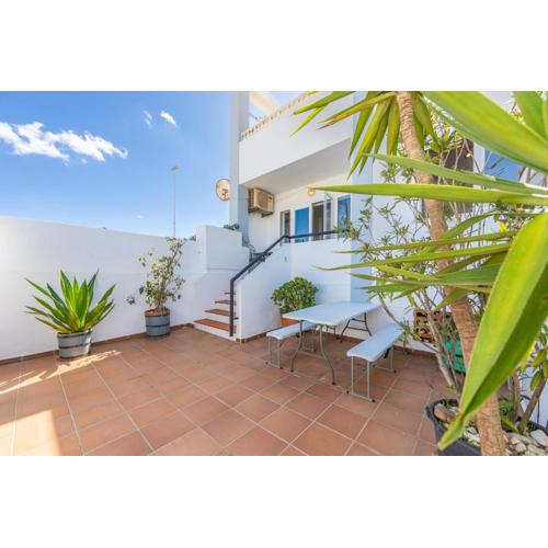 House for 5-6 guests with patio 1min Beach Dog friendly Wifi 600mb