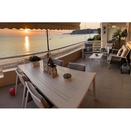 HOUSE IN FRONT OF THE SEa!