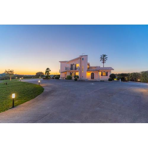 House Nicasia: villa con piscina