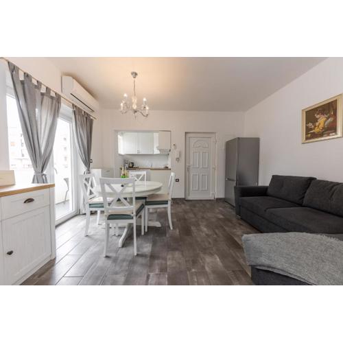 House Niko M with 6 apartments