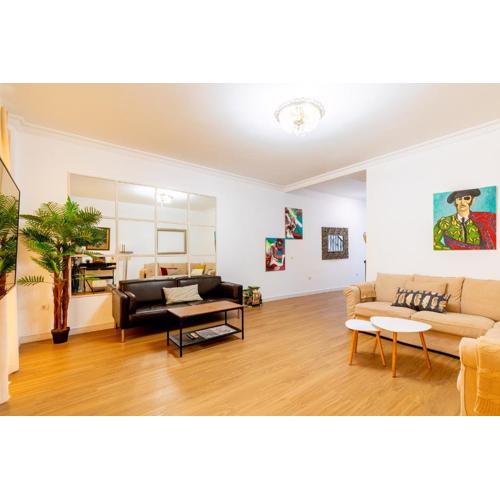 HOUSE Sevillana Parking
