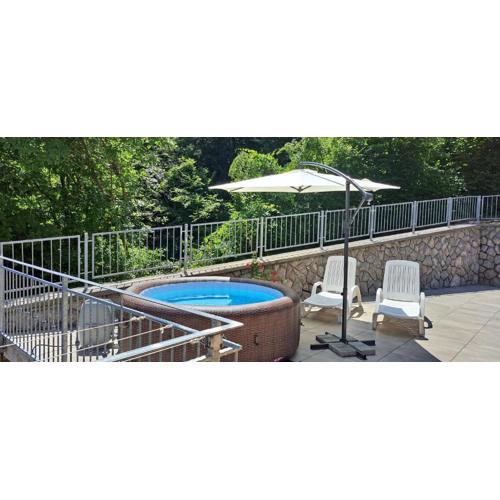 House Tia with Jacuzzi and BBQ in a Green Oasis
