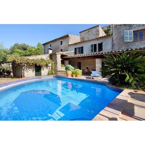 House Walking Distance to Pollensa by Renthousing
