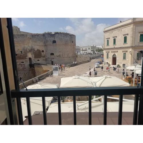 house with a breathtaking view of the castle of Otranto