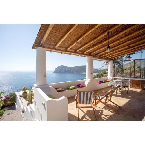 House with garden and sea view in Lipari