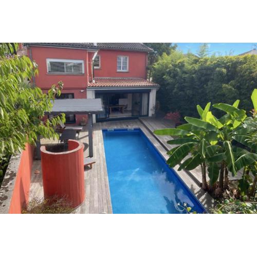 House with large private pool independent studio