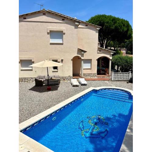 House with pool and private garden