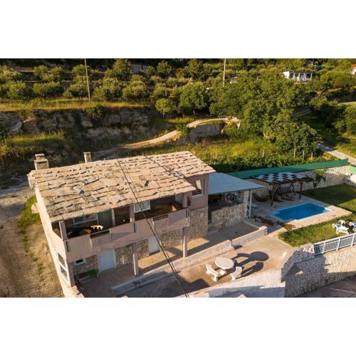 House with pool Gabi