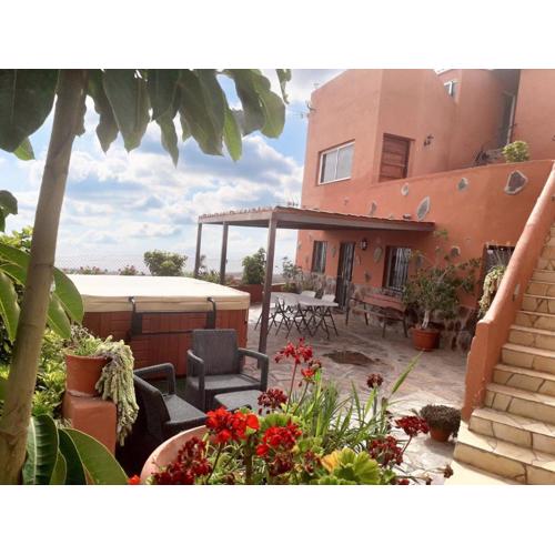 House with view and jacuzzi in Adeje