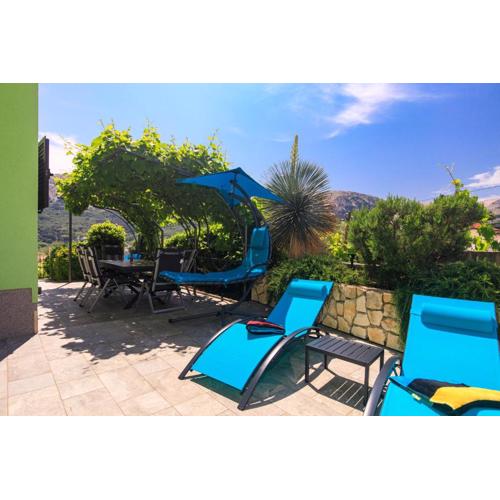 House Zrile with garden and jacuzzi