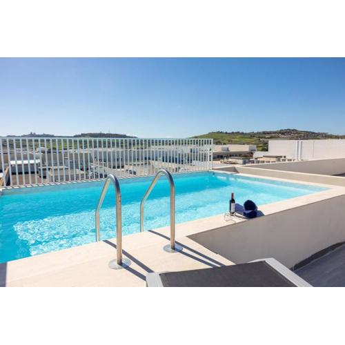 Huge Pool In Mosta Ph - By Homely Malta