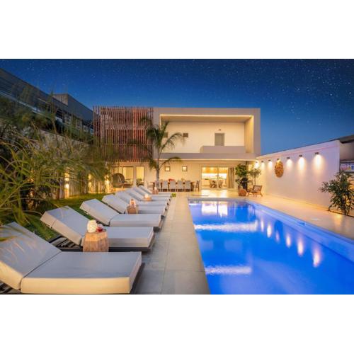 Hypnosis Beachside Villa with Private Heated Pool