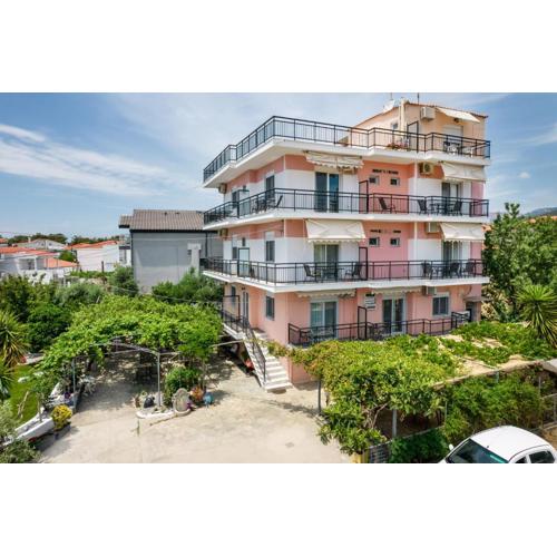 Ianos Apartments