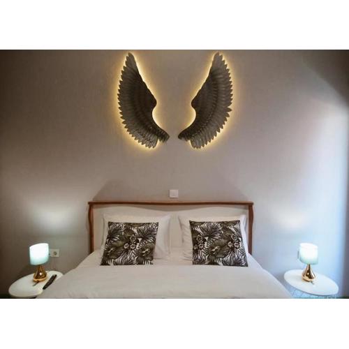 Icarus Apartments