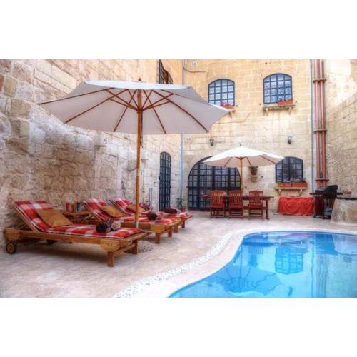 Id-Dwejra House of Character with private pool and Jaccuzi