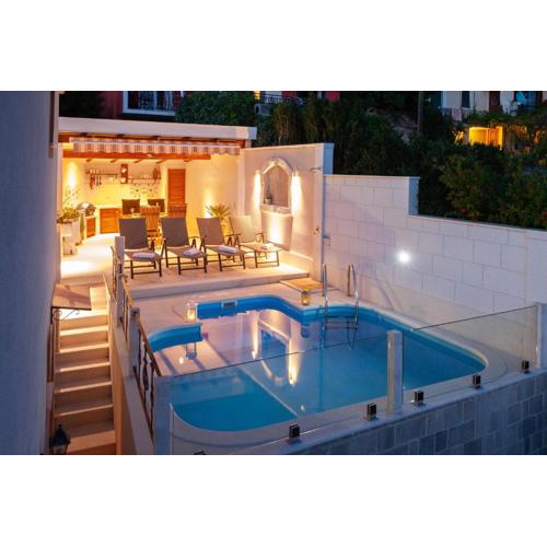 Idyllic villa Marieta with private pool, unforgettable view and free parking