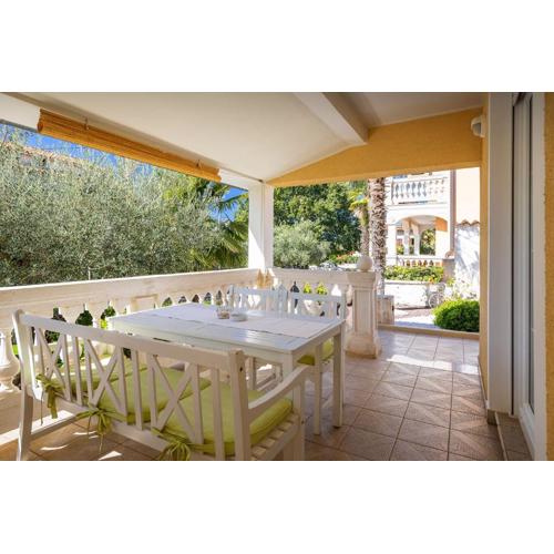 Idyllisches Apartment mit mediterranem Garten, BBQ - nur 15 Minuten zum Strand