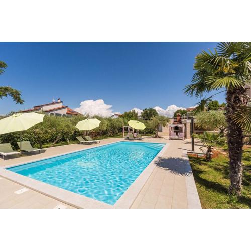 Idyllisches Apartment nur 250 Meter zum Strand mit Pool, Meerblick, Grillbereich, Liegen