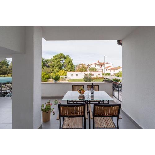 Idyllisches Apartment nur 600 Meter zum Strand mit privater Terrasse, WiFi, Parkplatz