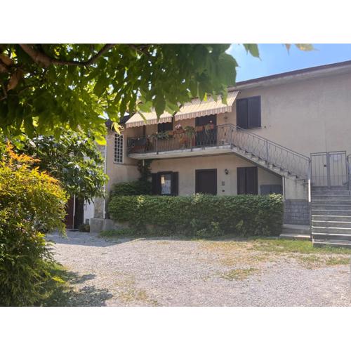 Il Cortile Como Single & Double Room in apartment NO HOTEL