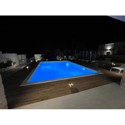 Il marchese in piscina