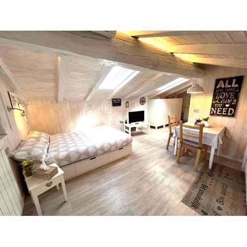 Il piccolo Loft nel cuore antico di Aosta - You & Me case vacanza
