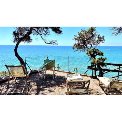 Il Poggetto piano terra, 4 camere, vista mozzafiato, a soli 200 m dal mare! by Alfareal