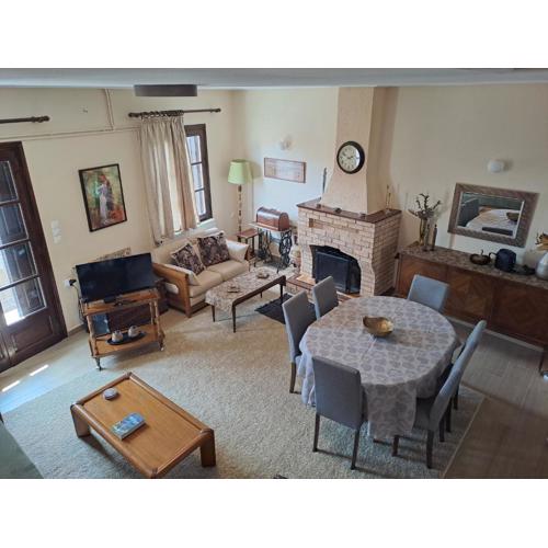 Ilias home Arachova