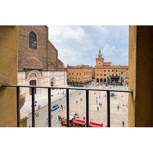 ImmoBo Domus - Piazza Maggiore View