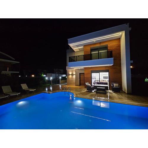 Incredible luxury villa 3 bedrooms and a hall