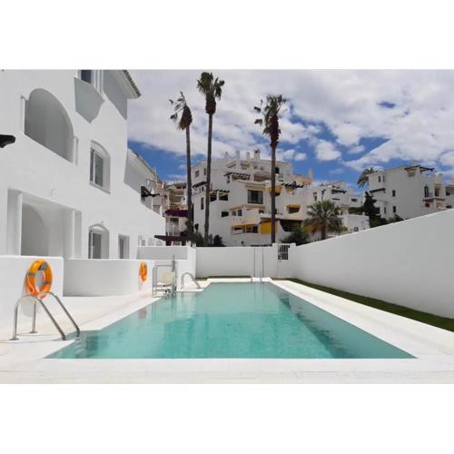 Increíble bajo con jardín y piscina - Puerto Banús