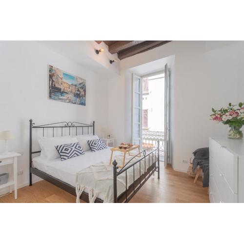 Independence Apartment with Balcony by Rent All Como