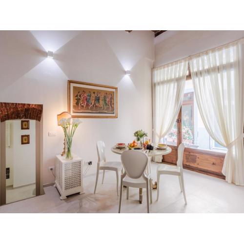 Industrial-chic apartment near San Michele Square