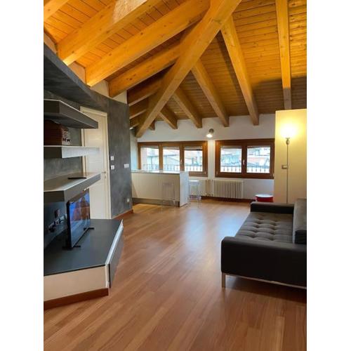 Interno 8 appartamento con box auto privato gratuito