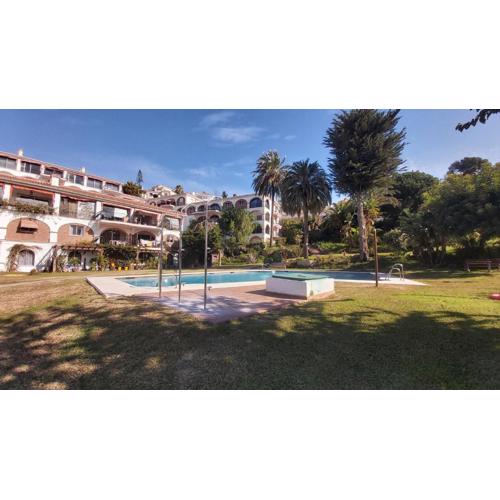 Interpares Swimmingpool by Del Parque Flats