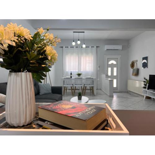 Iraklis Central Apartment